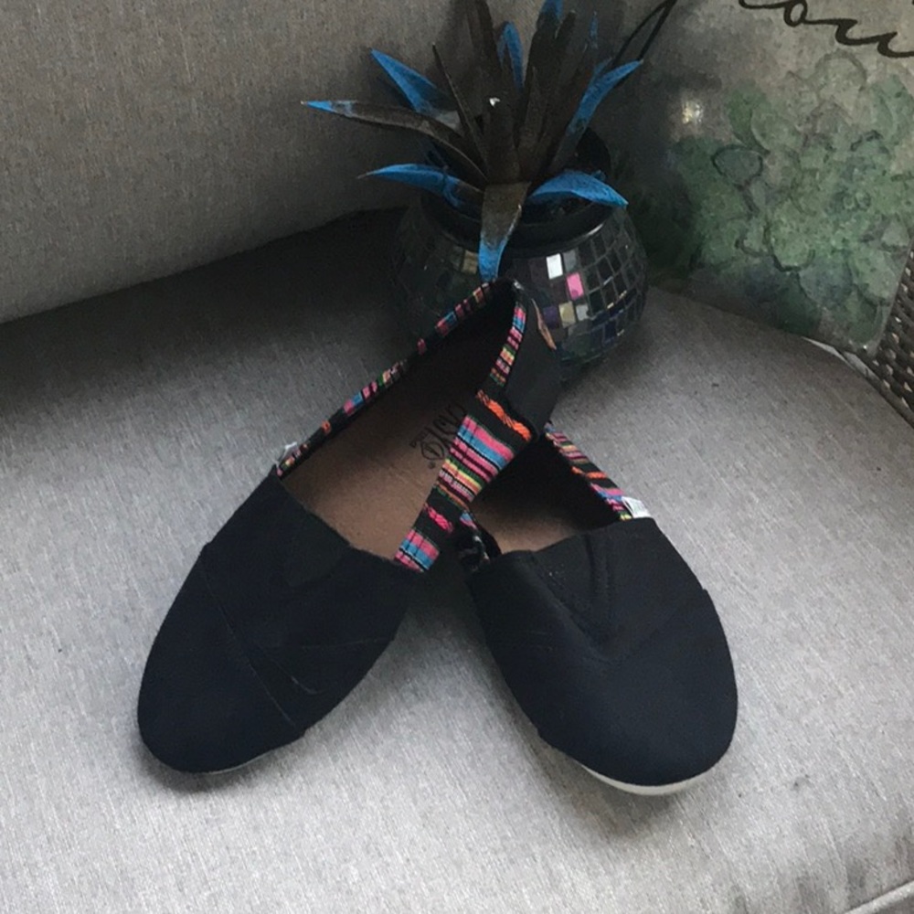 Cute pair of black slip on’s with colorful side stripes! Only this pair left